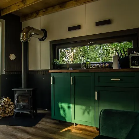 Strazdu Ligzda Off Grid Treehouse