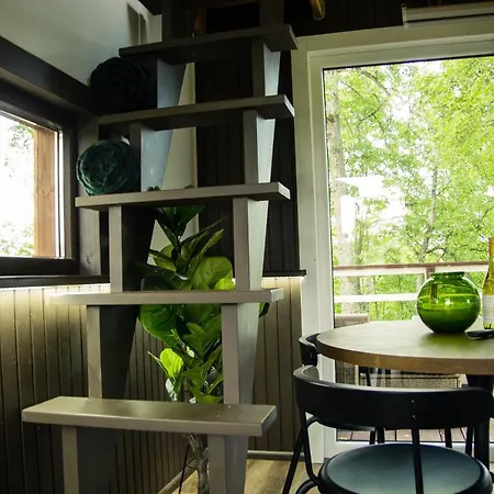 Strazdu Ligzda Off Grid Treehouse Holiday home *