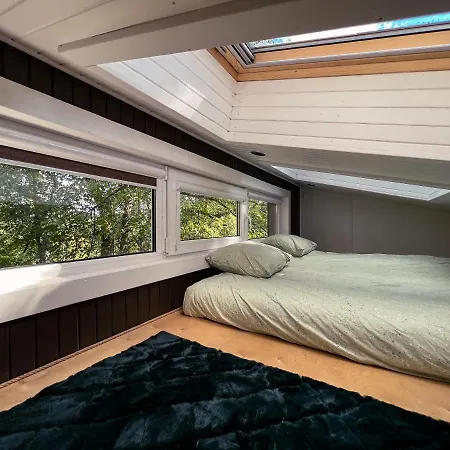 Holiday home Strazdu Ligzda Off Grid Treehouse