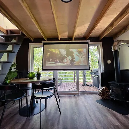 Strazdu Ligzda Off Grid Treehouse Holiday home